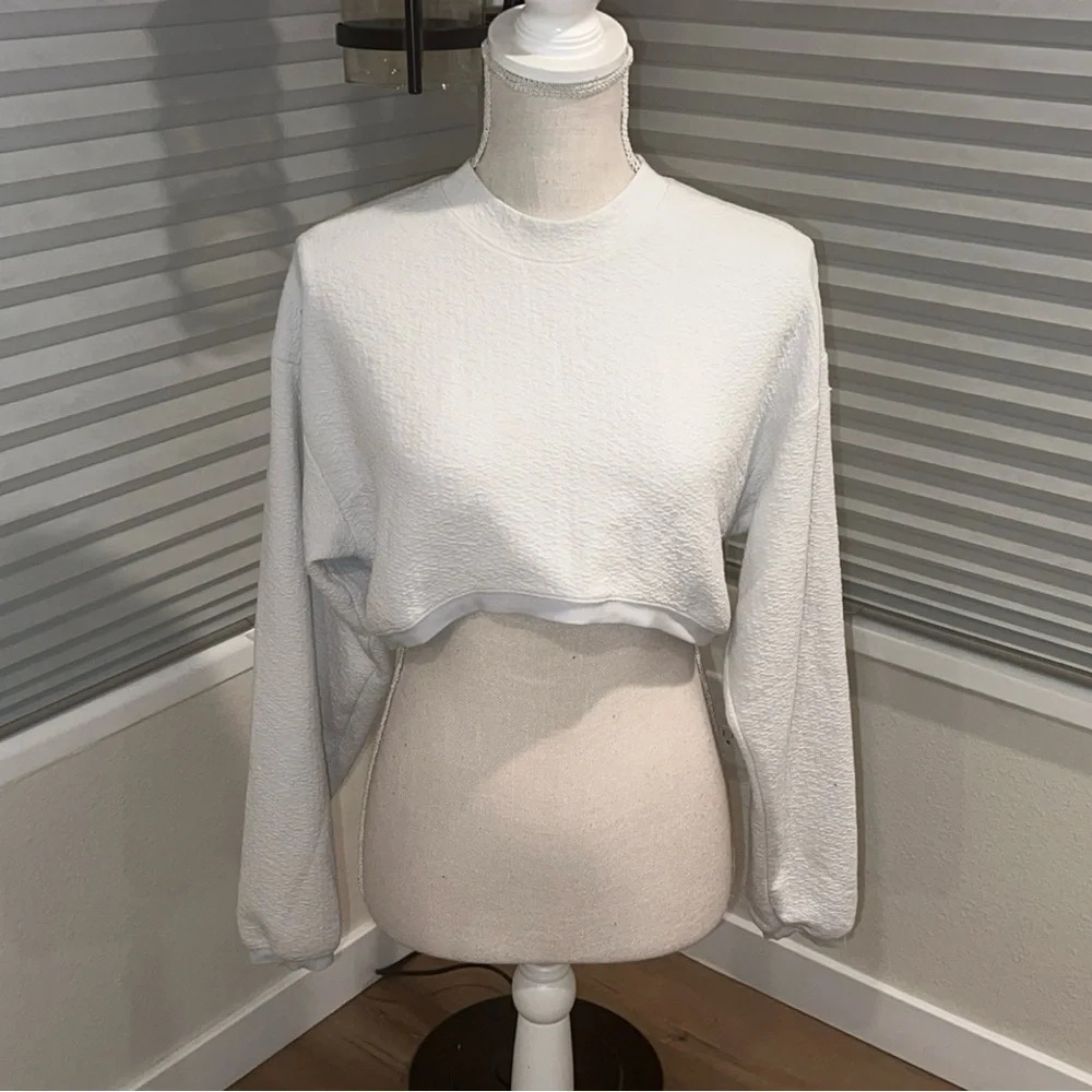 ALO YOGA Women's Cream Cropped Sweatshirt